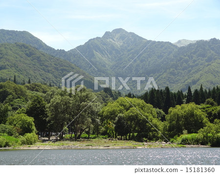 山和湖的風景 山和湖的風景 15181360