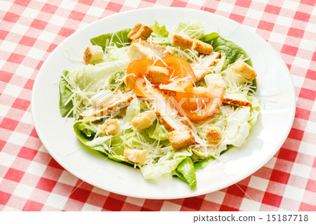 caesar salad 15187718