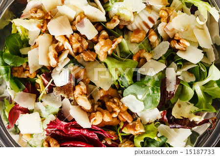 salad with walnut 15187733