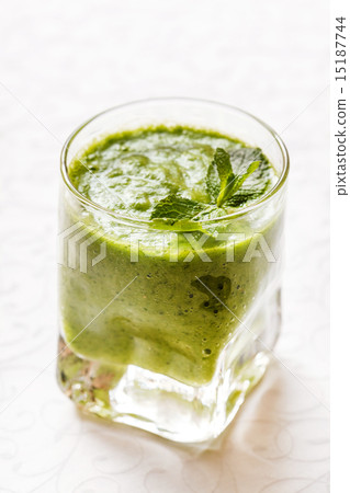 green smoothie green smoothie 15187744