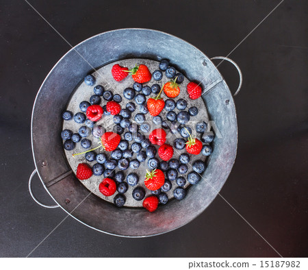 fresh berries fresh berries 15187982