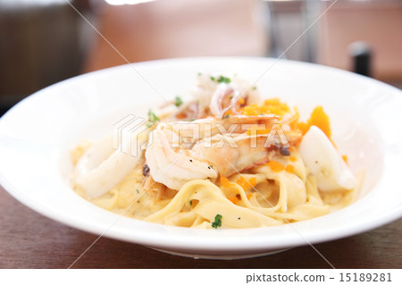fettuccine seafood 15189281