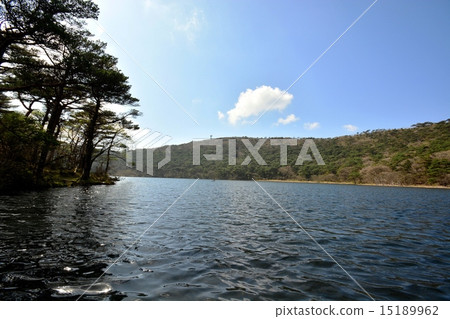 White purple pond (crush pond) of Kirishima mountain range and Shiratoriyama (Shiratari mountain) 15189962