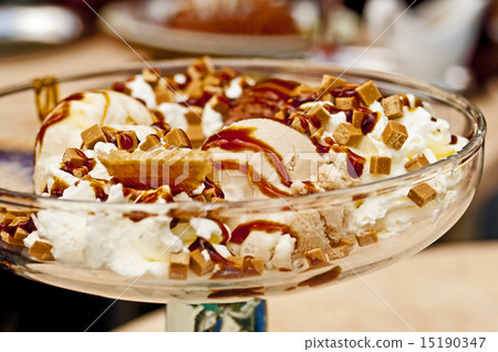 hot fudge sundae hot fudge sundae 15190347