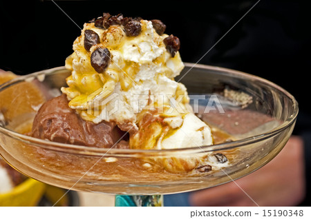 hot fudge sundae hot fudge sundae 15190348
