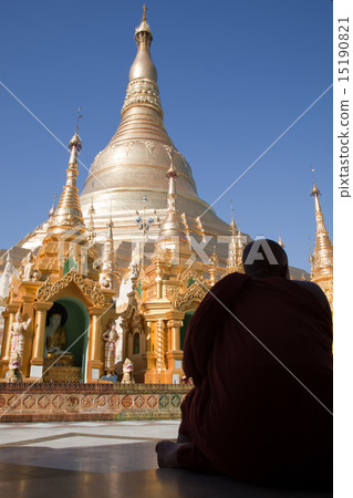 Monks in Shwedagon pagoda Monks in Shwedagon pagoda 15190821
