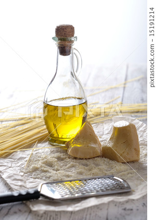 Grated parmesan cheese, bottle of olive oil 15191214