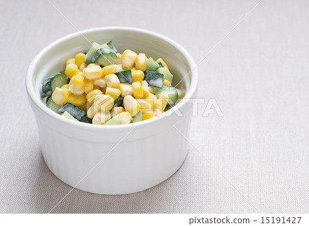 黃瓜和玉米沙拉(水平位置/左) 黃瓜和玉米沙拉(水平位置/左) 15191427