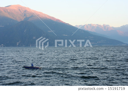 Morning of Lake Como Morning of Lake Como 15191719