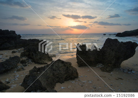 The sea at dusk 15192086