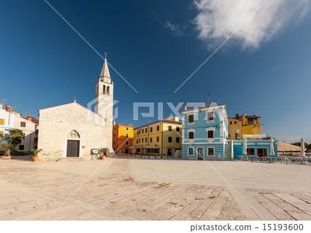 Waterfront square in Fazana Waterfront square in Fazana 15193600