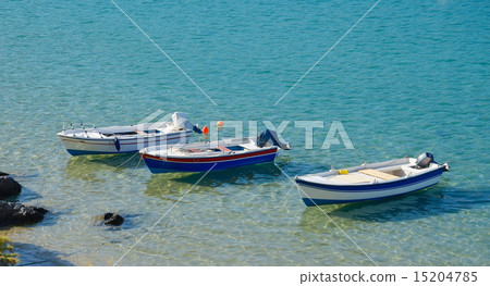 Three boats 15204785