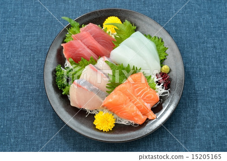 各種各樣的生魚片，各種未知，金槍魚，魷魚，西紅柿和鮭魚。 15205165