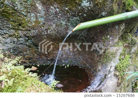 小觀光景點·Aitakuyama水神的竹簷水流·水平位置 小觀光景點·Aitakuyama水神的竹簷水流·水平位置 15207686