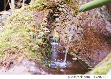 從小型觀光景點·Aitakuyama水神·水平位置的竹簷水流 從小型觀光景點·Aitakuyama水神·水平位置的竹簷水流 15207688