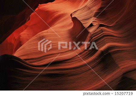 Curvaceous beauty of Antelope Canyon 15207719