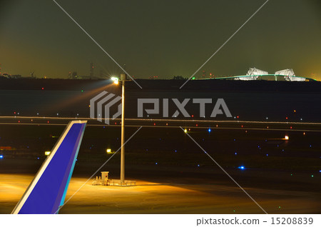 Gate bridge visible from Haneda Airport 15208839
