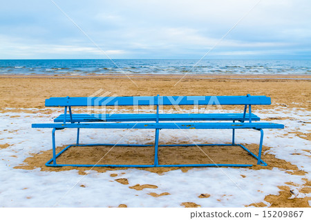 Winter view of a beach. Park bench on a winter beach. Winter view of a beach. Park bench on a winter beach. 15209867