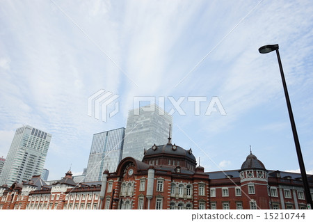 Tokyo Station · Marunouchi Station building and cloud 15210744