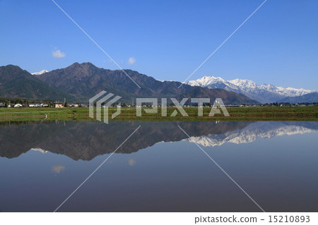 Northern Alps of spring desired from the foot of the mountain 15210893