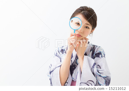 浴衣婦女的金魚瓢的一名婦女 15211012