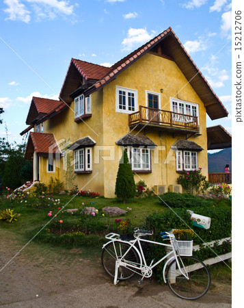 Lovely yellow house in Mae Hong Son in Thailand 15212706
