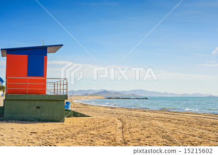 Lifeguard house on the beach 15215602