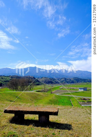 Foothills of spring (1) 15217069