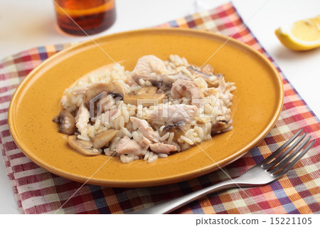 Risotto with mushrooms and meat 15221105