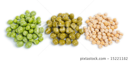 three types of green peas - raw, canned and dry 15221182