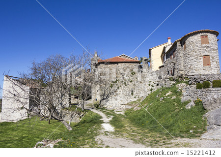 Hum the smallest town in the world 15221412