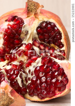 pomegranate fruits and grains 15222001
