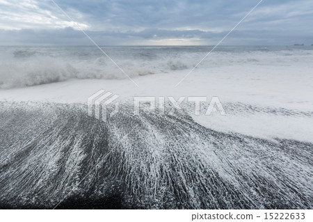black sand beach Iceland 15222633
