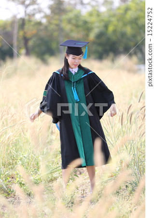 The girl in Graduation day The girl in Graduation day 15224752