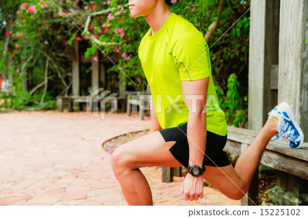 Guy working out in the park Guy working out in the park 15225102