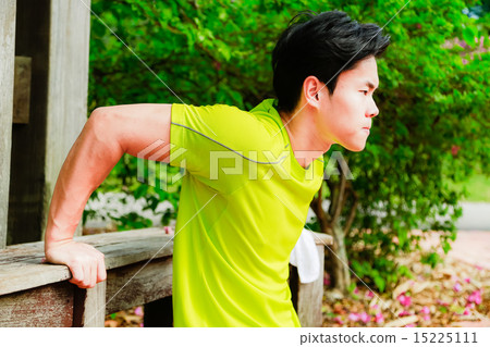 Guy working out in the park Guy working out in the park 15225111