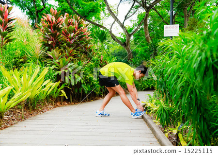 Guy working out in the park Guy working out in the park 15225115