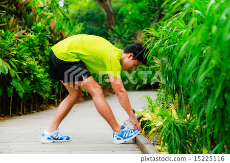 Guy working out in the park Guy working out in the park 15225116