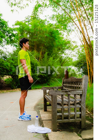 Guy working out in the park Guy working out in the park 15225128