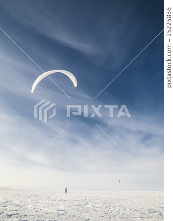 Kiteboarding on snow 15225836
