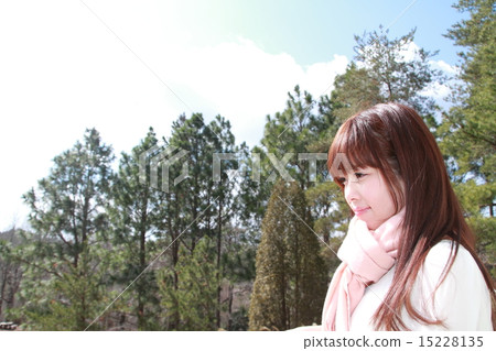 Young lady with straight long hair 15228135