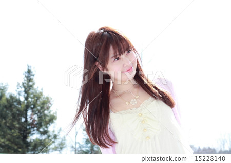 Young lady with straight long hair 15228140