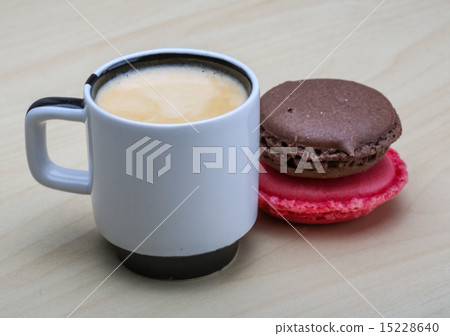 Espresso with macaroons 15228640