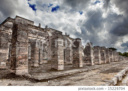 1000 pillars complex at Chichen Itza site, Yucatan 15229704