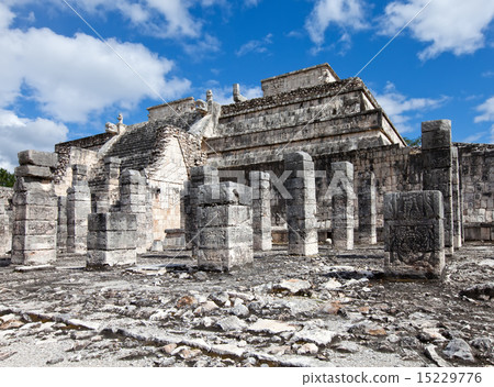 1000 pillars complex at Chichen Itza site, Yucatan 15229776