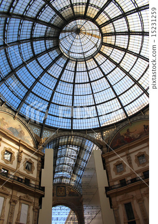 Arcade in Milan 15231259