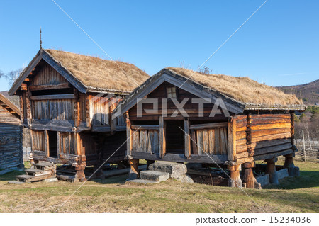 圖庫照片: small building in norway mountain.