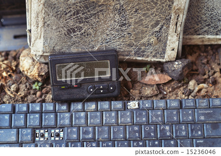 An old broken pager and keyboard 15236046