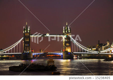 Tower bridge in London, Great Britain 15236405