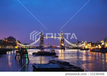 Tower bridge in London, Great Britain 15236406